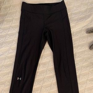 Black Under Armour 7/8 Size M HeatGear Workout Leggings